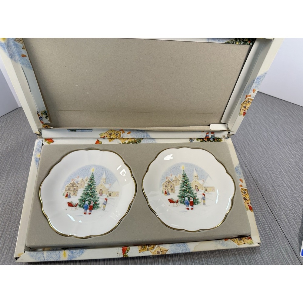 Mikasa Merry Christmas Wellington Canape Tray Trinket Dish Pair Bone China FX032